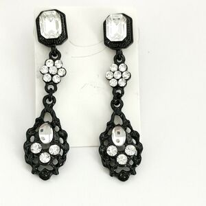 Clear crystal In Black earrings  🆕